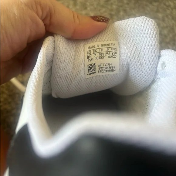 Adidas Superstar White Sneakers
These are brand new with box. - Picture 4 of 4